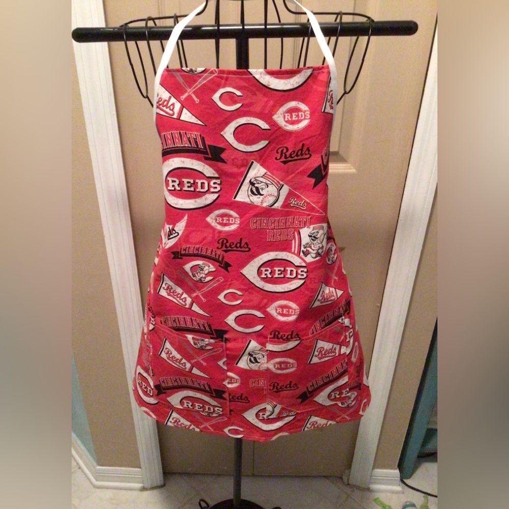 Cincinnati Reds all purpose apron